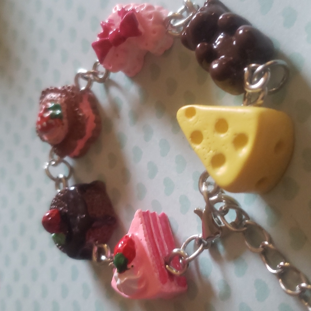 Kawaii Pastry Pastel Charm bracelet - Picture 3 of 3